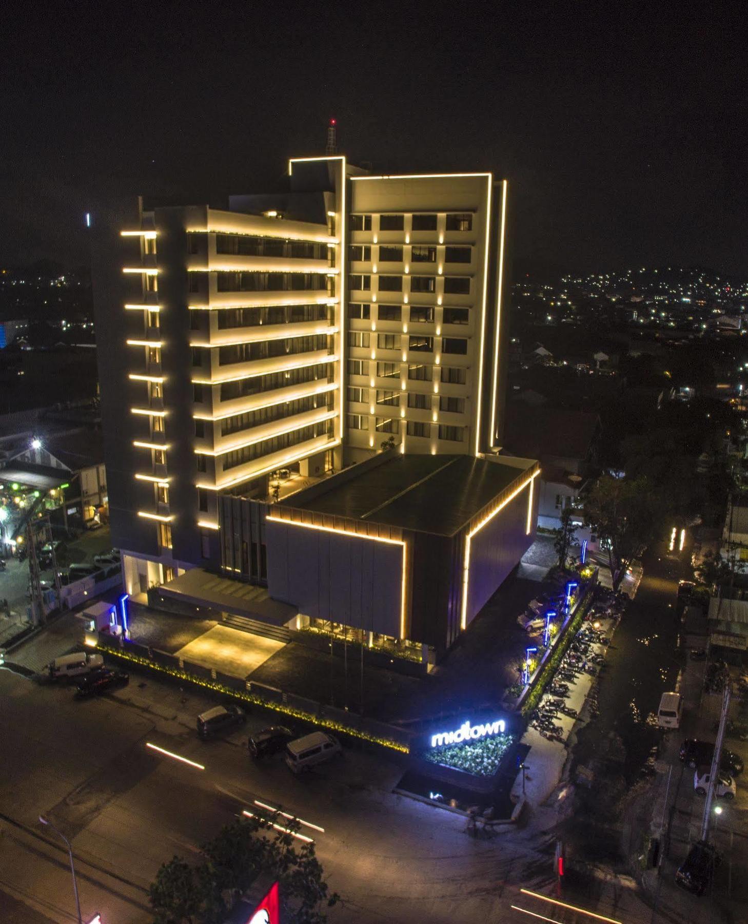 Midtown Hotel Samarinda Exterior foto